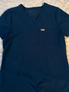 FIGS Women's Caribbean blue Catarina Short Sleeve Scrub Top w/matching jogger